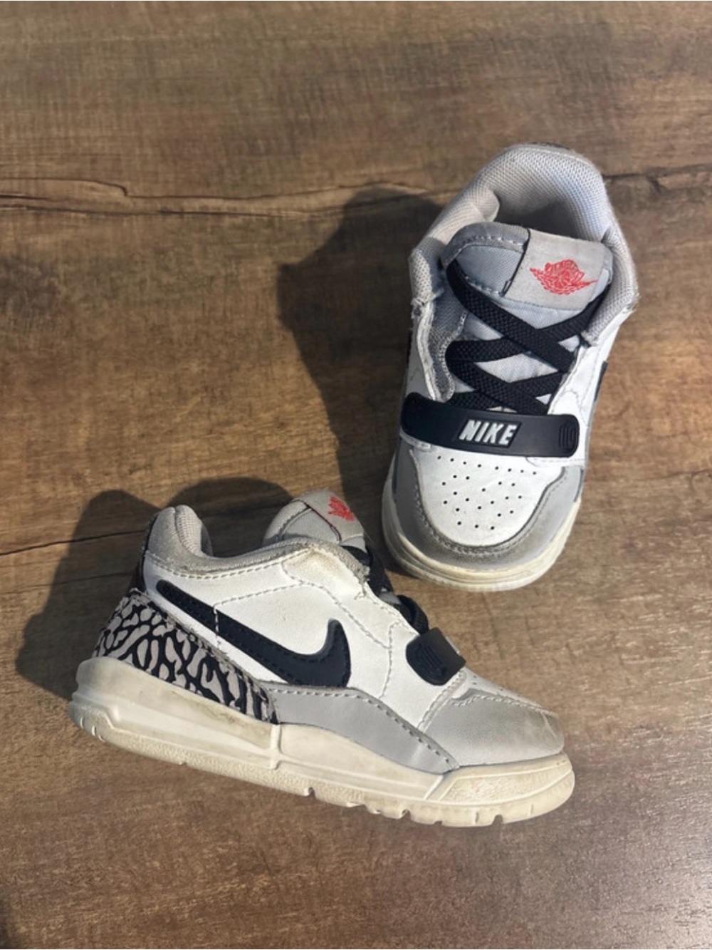 Nike Air Jordan Legacy 213 low summit white/fire red 5c